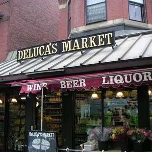 Deluca&apos;s Market