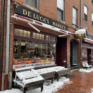 DeLuca's Market