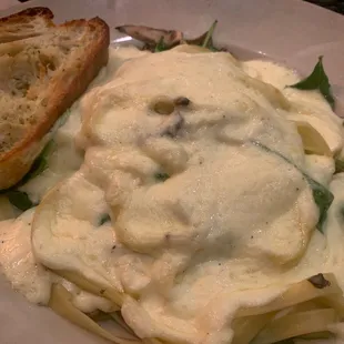 Alfredo with spinach and mushroom
