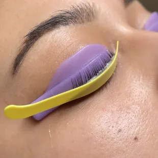 Lash lift loading