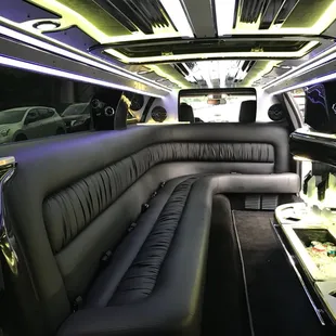 Tuxedo White Chrysler 300, up to 10 passengers.