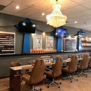 Deluxe Nail Salon