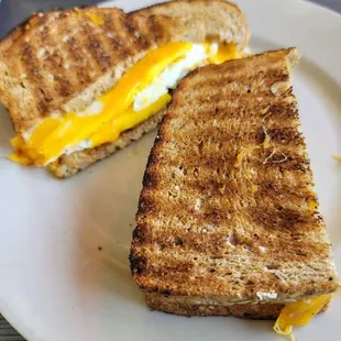 Deluxe egg sandwich on 7 grain bread