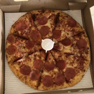 MEDIUM Pepperoni (looks more like a small)