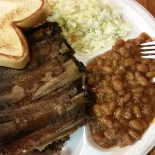 ribs, beans, coleslaw and toast
