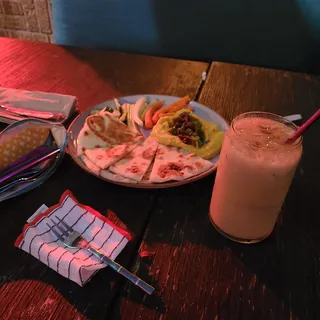 TURMERIC HUMMUS & NAAN