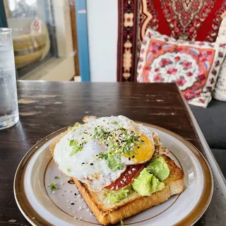 AVOCADO EVERYTHING TOAST