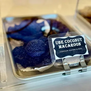 They have Ube MacarOONS