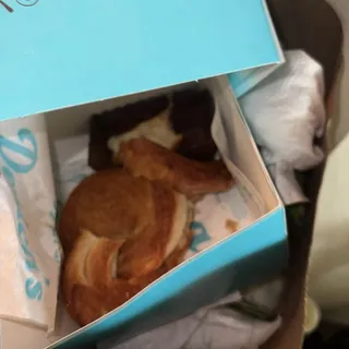 Guava Supreme Croissant