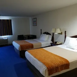 Queen Suite (with a third room included)