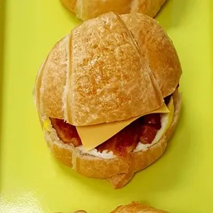 Bacon egg &amp; cheese croissant