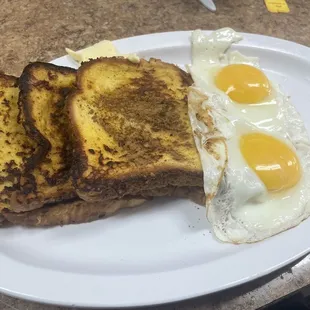 French Toast w/ Eggs