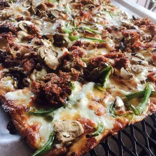 Philly cheesesteak pizza
