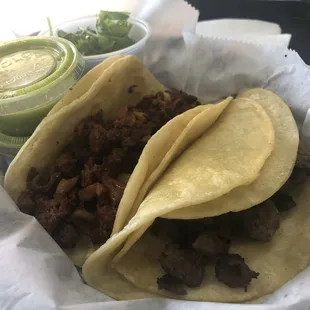 Tacos al pastor y carne asada