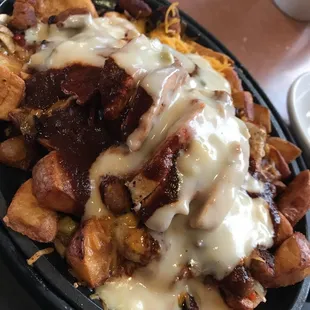 New spicy skillet, looks good! Extra chorizo, extra cheese, and just a little jalapeño, while also doing the potatoes crispy.  Winner!