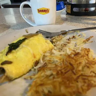 Omelette, hash browns, coffee and fruit. Yum!!