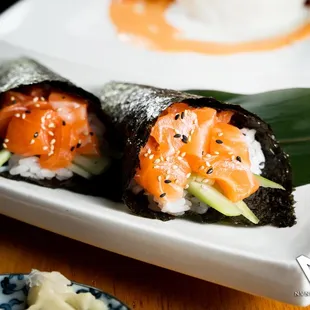 Salmon Hand Roll