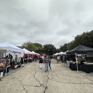 Vendors next to Rusty's Tacos