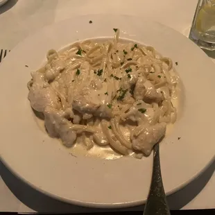 Al Creamy Fettuccine Alfredo with Chicken