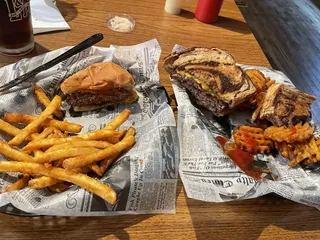 Lyle & Paulines L & M Grill