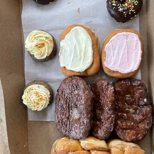 food, dough desserts, donuts