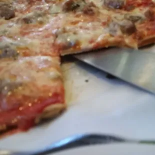 Delicious pizza on a cracker-crisp crust.  Mmm!