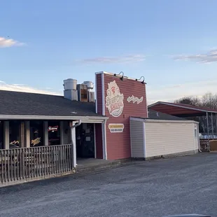 the outside of the restaurant