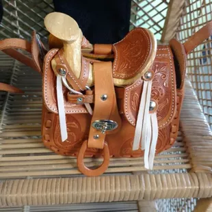 Saddle purse