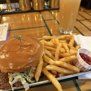 The jalapeño popper smash burger was so delicious! The fries were super crispy and hot!