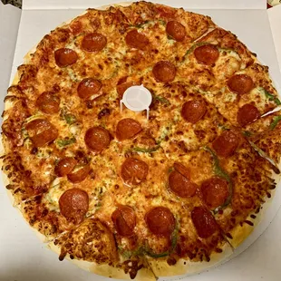 Cheese pizza with pepperoni and green peppers