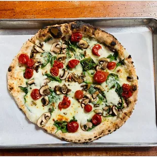 VERDURA 12". What can I say I ate it all! Imma Pizza monster Nomnomnom yum! Lol ;D