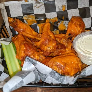 Wings w blue cheese