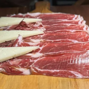 Tabla de jamón ibérico y manchego - Best ham ever.