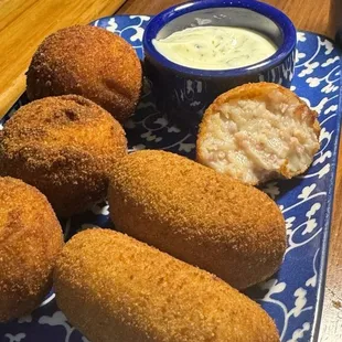 Croquetas de jamón ibérico y de bacalao - scrumptious