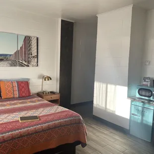 Single queen room... the bathroom has a big walk-in shower