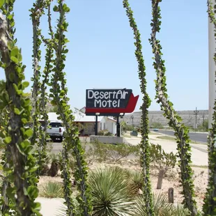 Desert Air Motel from the Road.