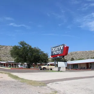 Desert Air Motel from Road