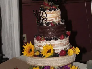 E & L Southwest Cakes