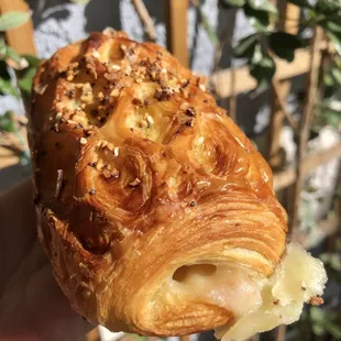 Prosciutto &amp; cheese croissant