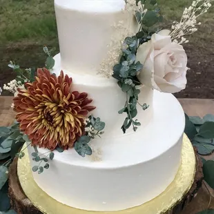 Simplistic wedding cake