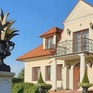 Outdoor art ideal for patio, poolside or landscape. Metal cactus, trees, succulents, and flowers are no-maintenance and weather-resistant.