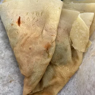 Undercooked raw dough. Not worth $12