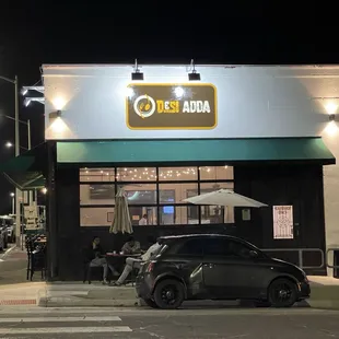 the outside of a restaurant at night