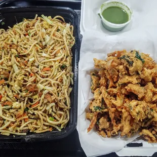 Hakka Noodles with Chicken and Onion &amp; Spinach Pakoras