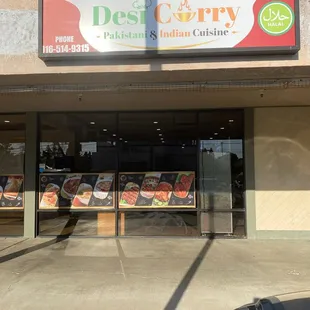 Store front of Desi Curry