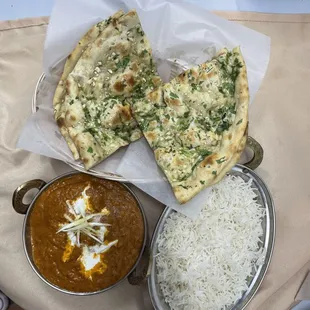 Butter chicken with garlic naan