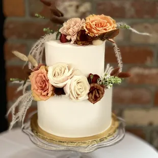 Ivory Buttercream Cake with antique fresh florals