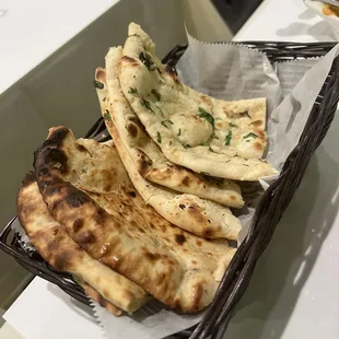 Freshly baked naan (garlic &amp; Kashmiri Naan)