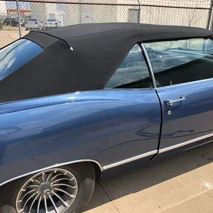 Beautiful Stayfast combertible top.