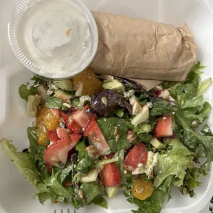 Summer salad with pita bread